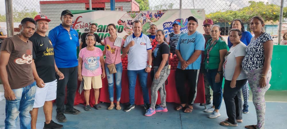 comunicaclapbns's tweet photo. 1.108 Familias de la Base de Misión Socialista (BMS) 05 de Abril de la Parroquia Libertad en el Municipio Rojas, fueron atendidas con el Plan de Proteínas que impulsa nuestro Presidente Nicolás Maduro.

#ClapConscienciaYVictoria #Barinas #SoyComunicadorClap #CLAP 📦 #Alimentacion https://t.co/70OfPPDQEd