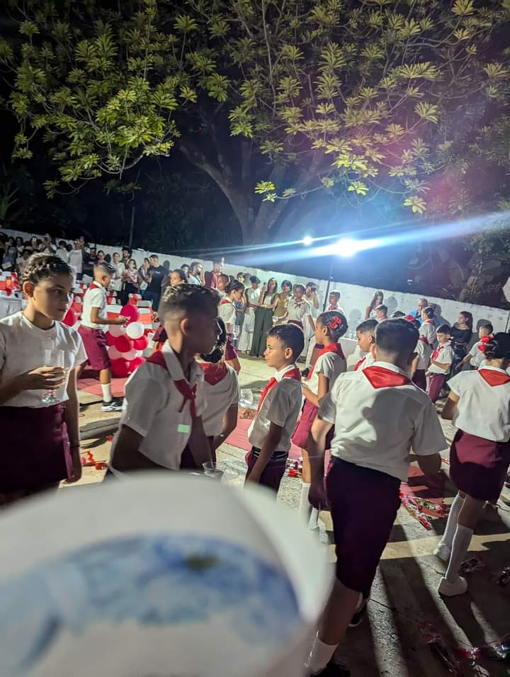 "Ser culto es el único modo de ser libres"
Realiza nuestro centro educacional Manuel Ascunce Domenech graduación de los educandos de 6to grado. Felicidades a todos ya que han culminado con éxito el presente curso escolar 2023-2024!.
"Somos Felices Aquí"

#ArtemisaJuntosSomosMás