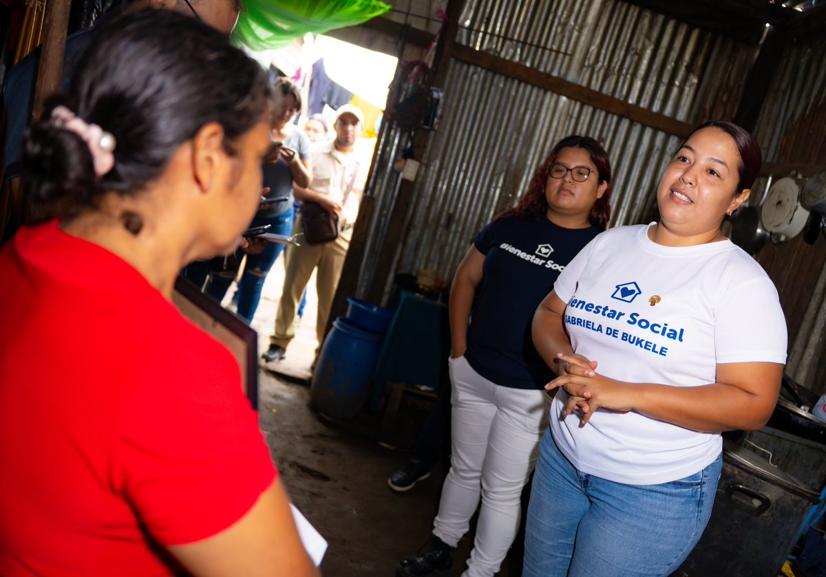 bienestarsv's tweet photo. Nuestras voluntarias visitaron a la familia de Ulises Cuellar, el joven que perdió la vida debido a un accidente con la máquina cortadora a inicios de esta semana en Sacacoyo, La Libertad. https://t.co/AlTFrwuxMl