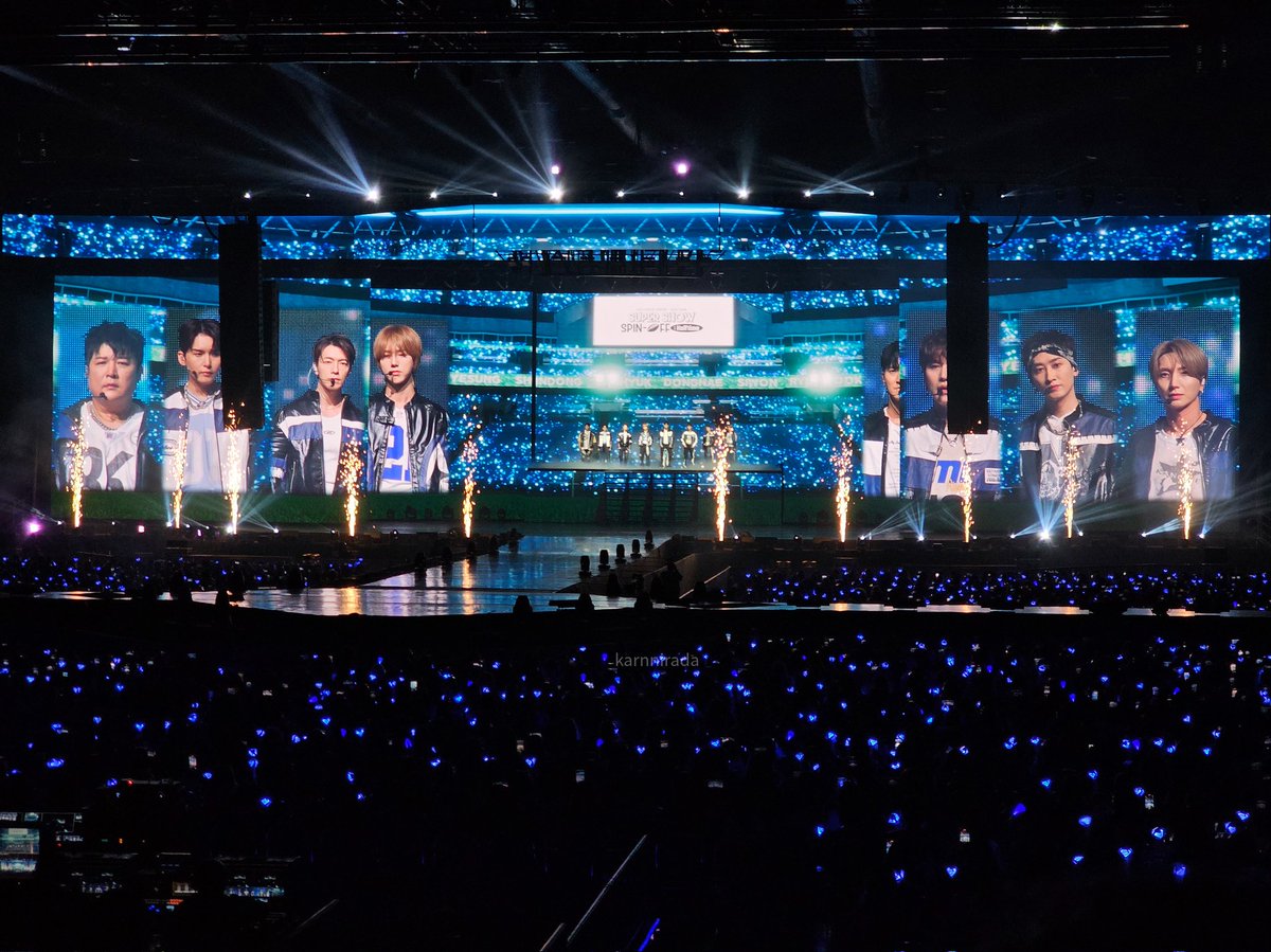 karnxknr's tweet photo. ชอบ stage แสง สี เสียง กราฟฟิค มากกกกก เรานั่งดูเพลินเลย ชอบดูอะไรแบบนี้เพราะนอกจากศิลปิน ก็อยากเห็นสเตจสวยๆ 
... วันนี้เลยตั้งใจไปนั่งหลังๆ เพราะอยากเห็นภาพรวมคอน และก็เป็นมุมดั่งใจที่คิดไว้จริงๆ  👏🏻👏🏻👏🏻  (อันนี้ภาพบางส่วนเท่านั้นน้าาา สเตจสวยทุกเพลง)

#SPINOFFHALFTIME_IN_BKK https://t.co/z7nsEurRV0
