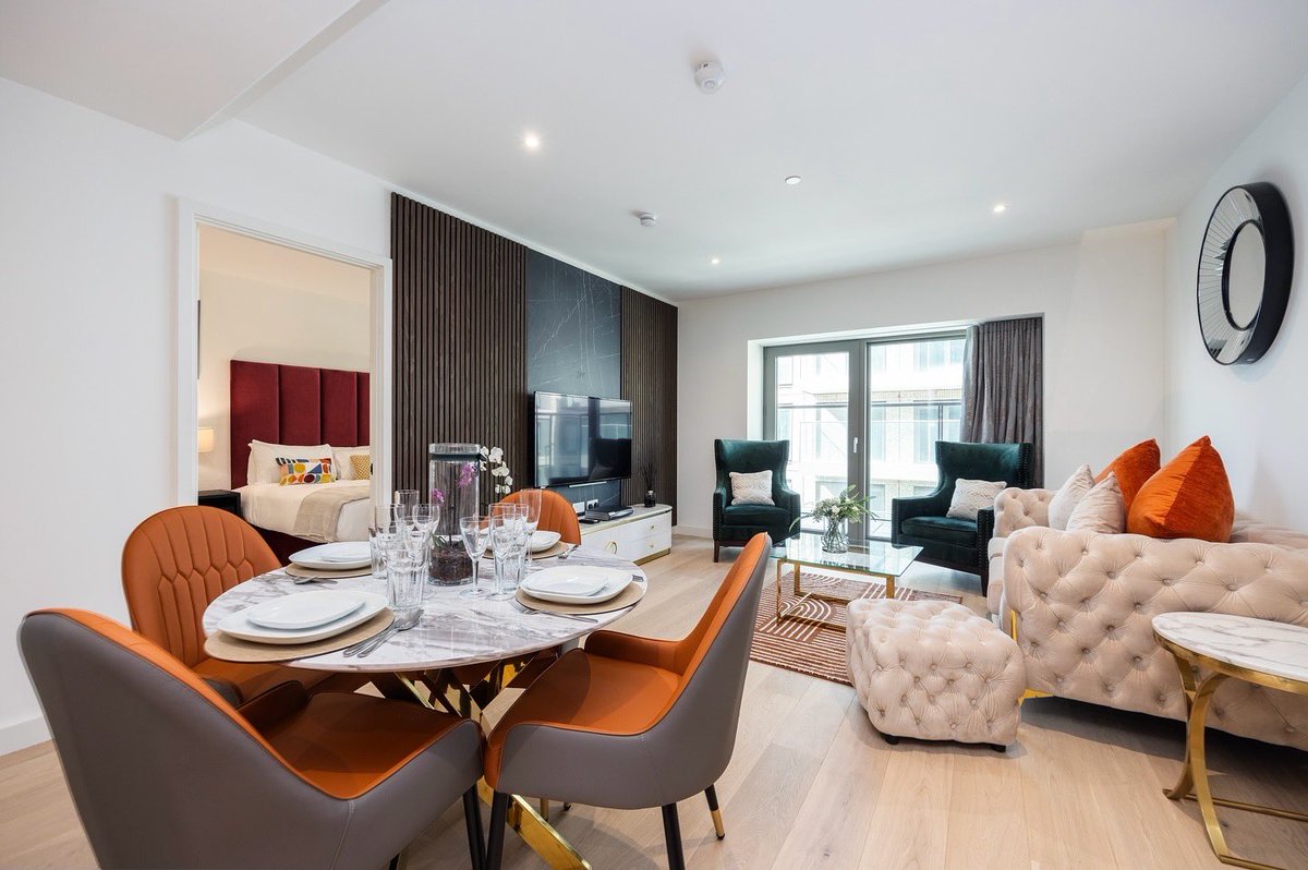 AustinDavidApt's tweet photo. Pristine ’Riverscape’ Executive Apartment | Royal Wharf📍

Property Details:
1 Bedroom 
1 Bathroom 
4 Seated Dining Area 
Fully Furnished with Terrace 
Free Wifi | Parking Available 
From £220 per night 

For more information, DM or emails us at info@austindavidapartments.co.uk https://t.co/iQi1W2BtfI