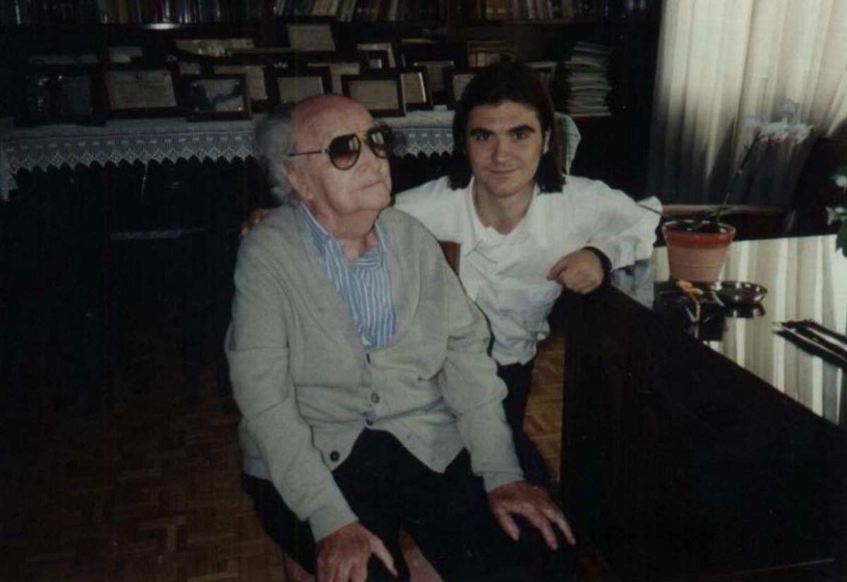 Rafael Serrallet (@rserrallet) on Twitter photo Hoy hace 25 años que nos dejó el Maestro Rodrigo, sin embargo su música nos acompañará siempre.
El próximo viernes tocaré Aranjuez con la <a href="/CulturaGobPue/">Secretaría de Arte y Cultura Puebla</a>
<a href="/eJoaquinRodrigo/">Joaquín Rodrigo</a>
#Aranjuez #JoaquínRodrigo #Guitarra #Puebla #Mexico Hoy hace 25 años que nos dejó el Maestro Rodrigo, sin embargo su música nos acompañará siempre.
El próximo viernes tocaré Aranjuez con la <a href="/CulturaGobPue/">Secretaría de Arte y Cultura Puebla</a>
<a href="/eJoaquinRodrigo/">Joaquín Rodrigo</a>
#Aranjuez #JoaquínRodrigo #Guitarra #Puebla #Mexico