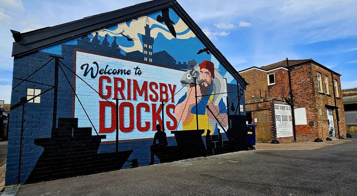 The team has completed a mural designed to welcome visitors to the historical Grimsby Docks.  We wanted to bring some Americana design to the Docks. The mural is known as 'The Grimsby Docks Drive-in' 

#PaintTheTownProud 
#grimsbydocks 
#heritage
#mural