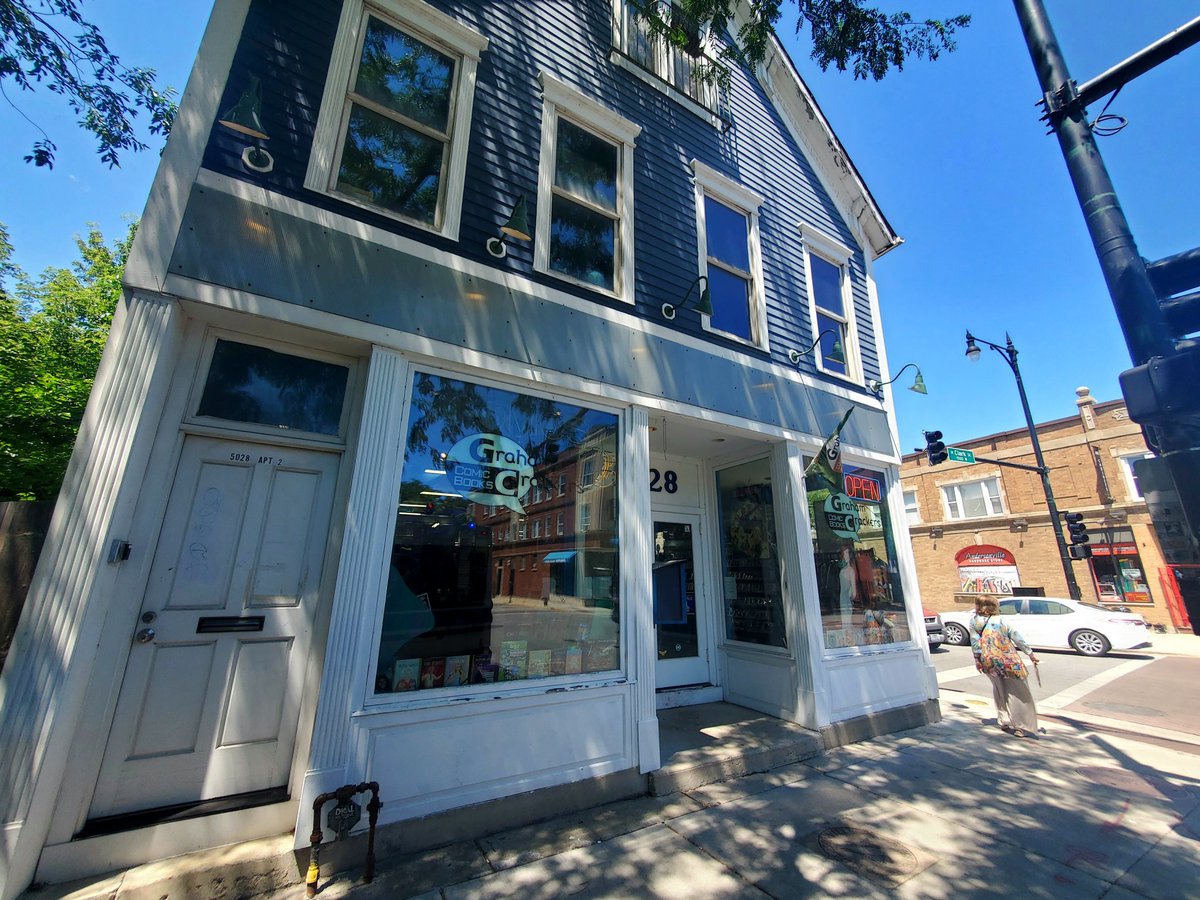 MonarchDafey's tweet photo. Its a beautiful day so of course I'm comic shop hoping as I walk around Chicago. First up...
#GrahamCrackerComics https://t.co/8HoR1dRf2S