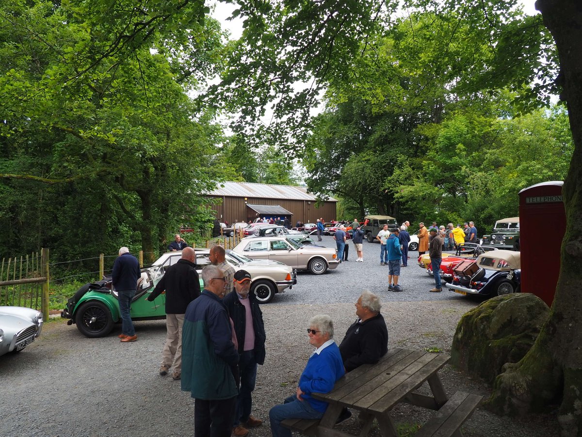 LakeMotorMuseum's tweet photo. Another excellent turn out for the Lakeland Historic Car Club meet, held on the 1st Saturday of every month. Never short of an amazing variety of vehicles. Good weather today made for a great morning! #carmeet #lhcc #cumbria #backbarrow #vintage #classiccars https://t.co/rssJKwsQ0g