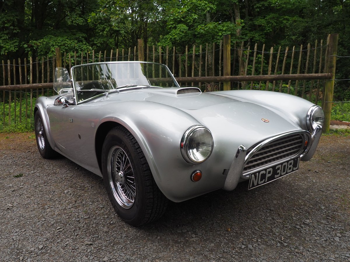 LakeMotorMuseum's tweet photo. Another excellent turn out for the Lakeland Historic Car Club meet, held on the 1st Saturday of every month. Never short of an amazing variety of vehicles. Good weather today made for a great morning! #carmeet #lhcc #cumbria #backbarrow #vintage #classiccars https://t.co/rssJKwsQ0g