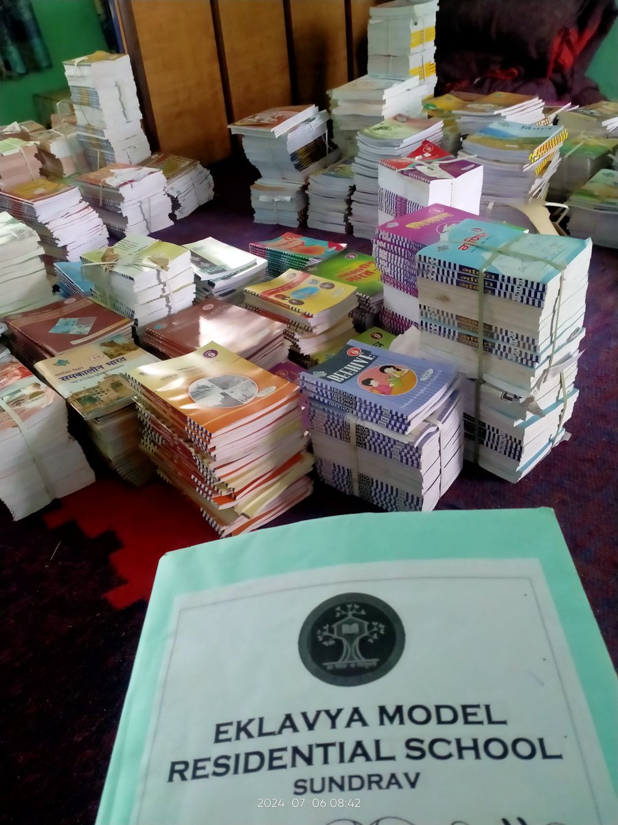 IamSau14's tweet photo. Book Distribution का काम शुरू हो चुका है ✍️🧑‍🏫📚📖📘
Action Started ⚡✌️🧑‍🏫 https://t.co/niBnPdkg9D