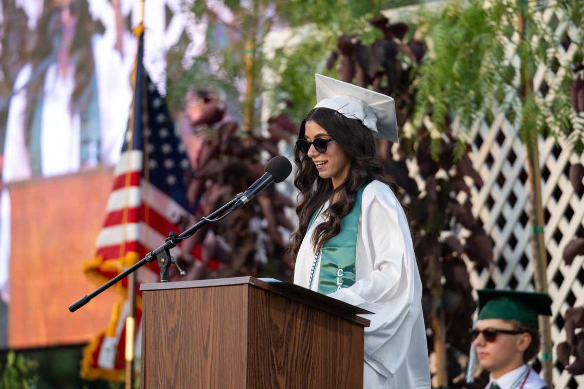 AttiyahSusan's tweet photo. So thankful for my the memories I made!
#seniorclasspresident https://t.co/mYcaRsfdRk