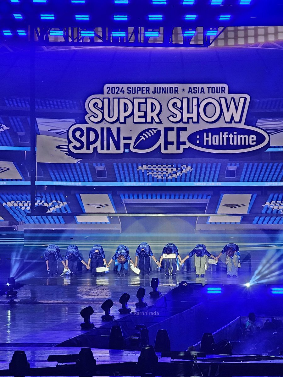 슈주오빠 수고했어요! 엘프도!  วันนี้สนุกมากๆเลยยยย ปล่อยพลังกันสุดทั้งเอสเจและเอลฟ์ 👍🏻👍🏻 เพลงแต่ละเพลงชอบๆทั้งนั้นโดยเฉพาะเพลงช้า  แล้วรู้สึกว่าเวลาผ่านไปไหวมากอ่า ไม่อยากให้จบคอนเลย~  내일 봐요 !!!!  

#SPINOFFHALFTIME_IN_BKK
