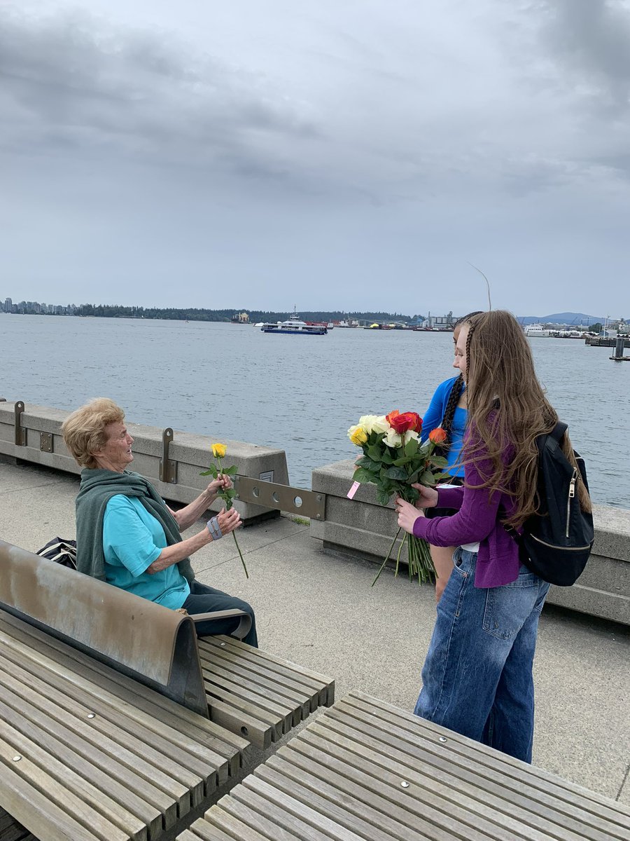 NorthVanCityLib's tweet photo. If you are around the library today, July 6th, from 12 to 1 p.m., keep an eye out for our teen volunteers who are promoting kindness by handing out flowers and heartfelt messages to community members. Made possible by library small grants.
#CityLibrary #nvcl #kindness https://t.co/j9a5gJNiO6
