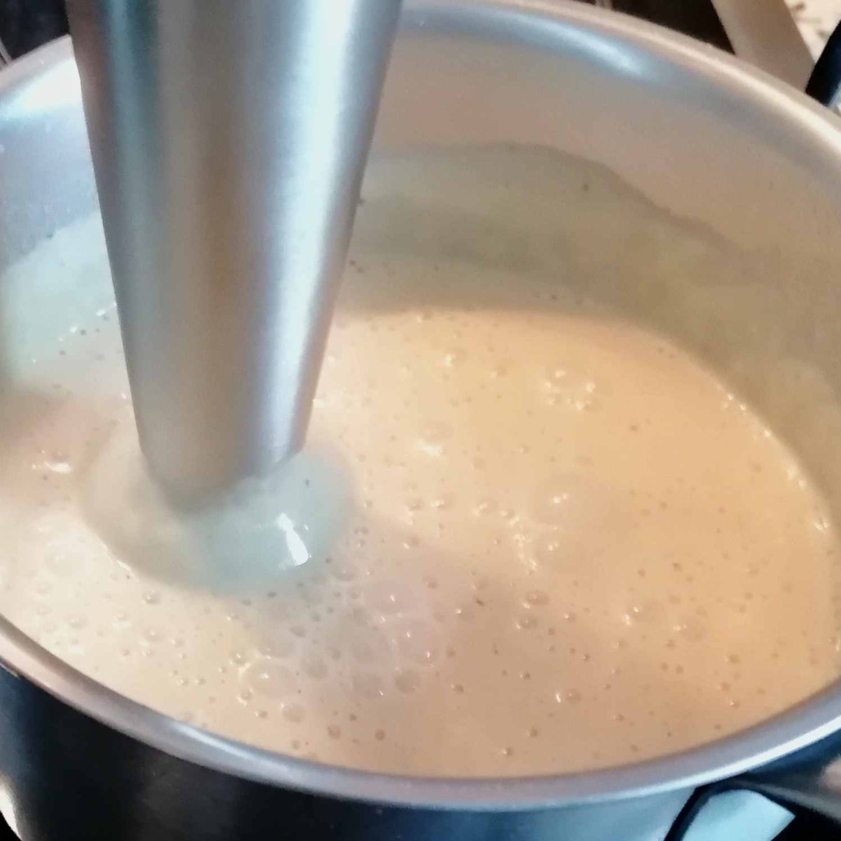 MikeKocht's tweet photo. #Senfeier im #Nowaste #Twooking
Weil man "übrig gebliebene" hartgekocht (fast) immer noch genießen
Feine Soße aus 3erlei #Senf und Petersilerdäpfel (-Kartoffel)
Rohkostsalat von 2erlei #Zucchini
https://t.co/zhodIF1edn https://t.co/NFjJnwTjdN
