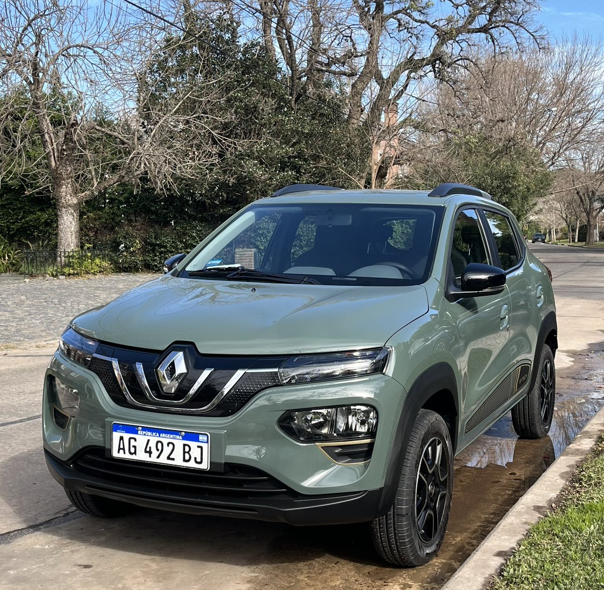 SibillaPablo's tweet photo. Hay que distribuir el amor entre todos los hijos así que, después de 1 semana completa con #kardian , hoy le toca un poco de cariño al #kwidetech 🥰. https://t.co/snopTcKA63