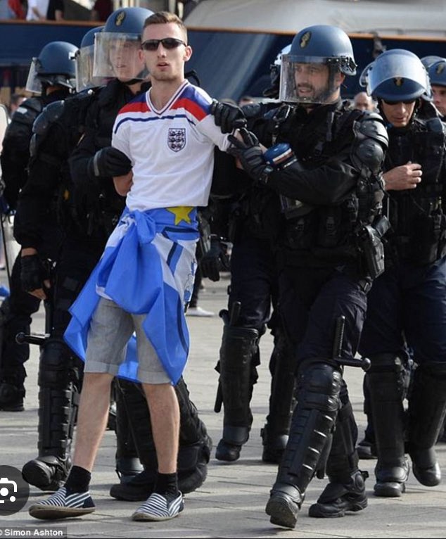 nick_lashmar's tweet image. Germany Police are rounding up and forcing bored England fans back into the stadium. #ENGSUI