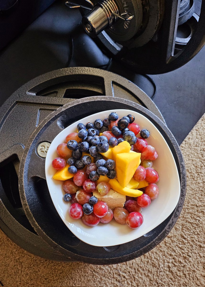 GilesKey's tweet image. #Mango  #blueberries #redgrapes #tofu 
#vacation