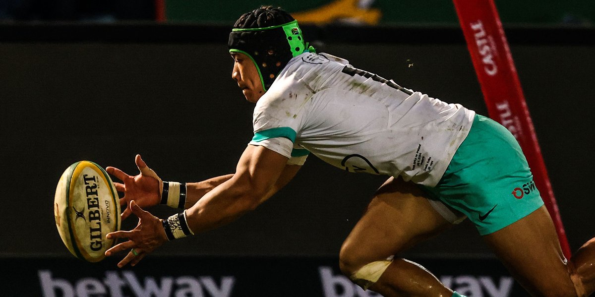 Springboks's tweet photo. Match report: The #Springboks held their nerve to beat Ireland, with enough to work on before next weekend's second Test - more here: https://t.co/XhGNBWgt8m 👍
#ForeverGreenForeverGold #RSAvIRE https://t.co/PkvcmV10Qr