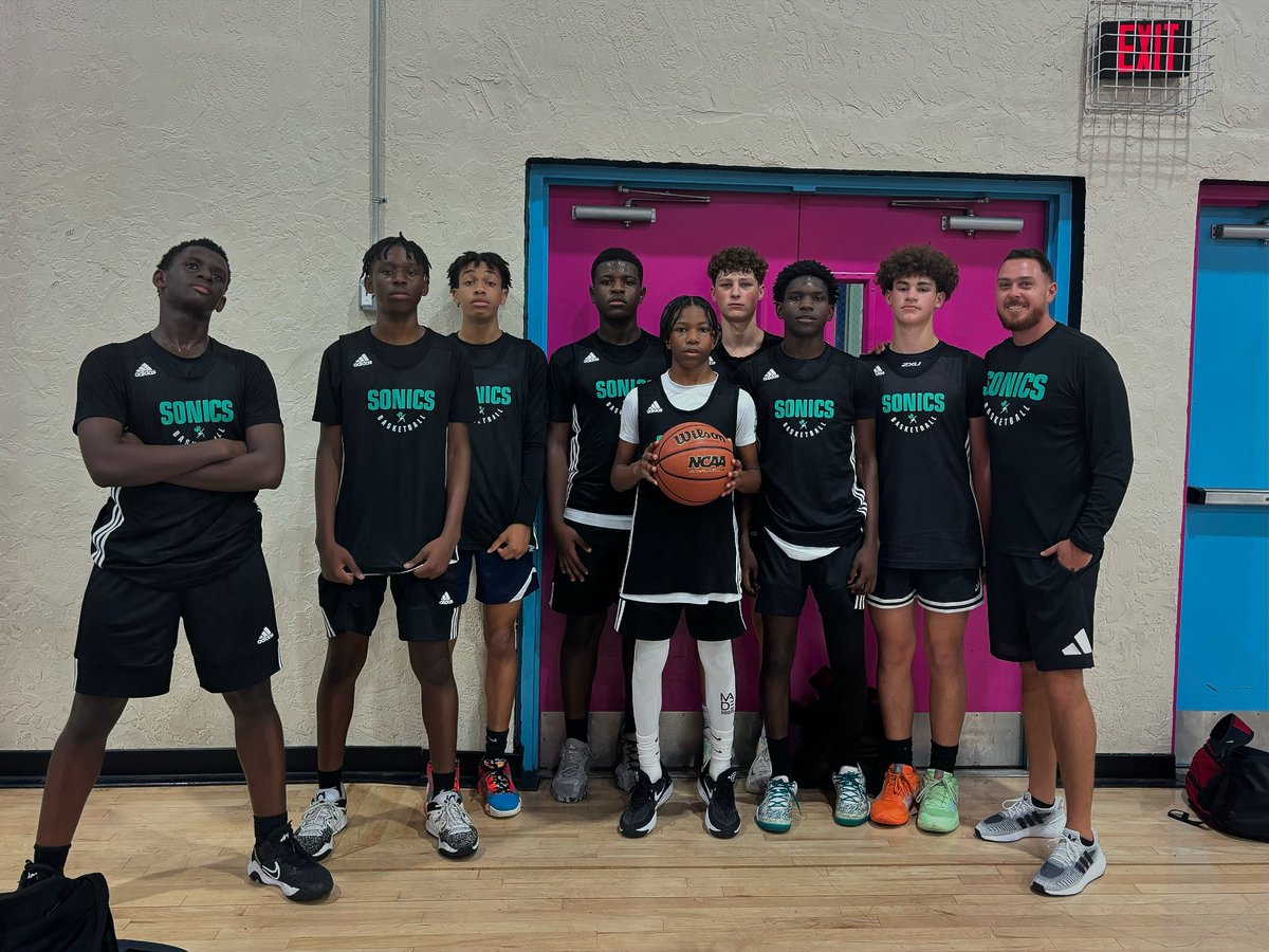 sfsonics's tweet image. South Florida Sonics make it 2️⃣-0️⃣ at @sourcehoops Miami Summer Hoop Festival after a 43-38 W 🤫 #SonicGang // #WonNotDone