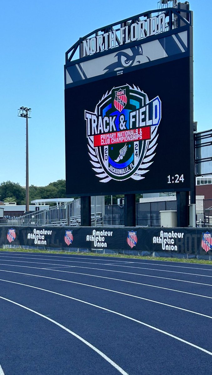Run4DCulture's tweet photo. AAU Club Championship is up next in #TrackCity!  @TheRealAAU @visitjax @UNFOspreys @ErvinLewis14 https://t.co/bisY8utOKX