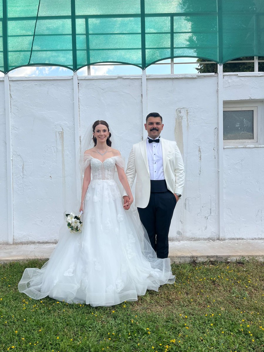 SAADETLER DİLİYORUZ 

Yılların tecrübesi, camiamızın değerli ağabeyi şampiyon antrenör ŞEFİK AYDEMİR ‘ın kızı İLKNUR hanım kızımız ile ALİ ŞEN kardeşimizin düğün törenleri an itibari ile Ankara ‘da yapılmakta olup genç çiftlerimize mutluluklar diliyoruz 🙏🌺💚