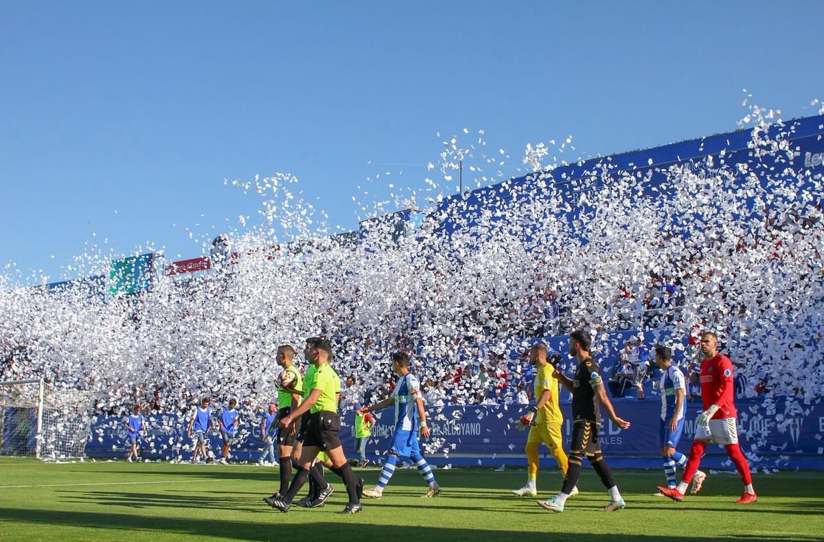 Agradecido por vuestro respeto y cariño desde el primer día que llegué a vuestro club, gracias afición. 🙌🏽
Y a mis compañeros, grandes profesionales. ¡Os deseo todo lo mejor!💙