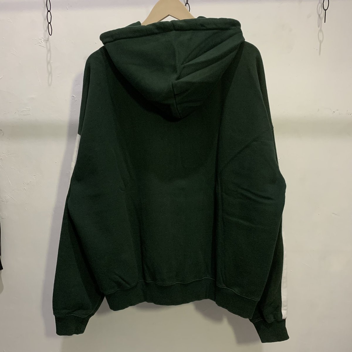 jinjinpreloved's tweet photo. 📍PRELOVED📍

5252 by OiOi Original Hood Zipup Green

Kondisi : Very Good Condition (9/10)
Size : F (70x72 cm)
Harga : Rp 140.000
Minus : ada noda dikit di lengan

✅ SUDAH LAUNDRY 
✨ 100% ORIGINAL

wts wtb #zonauang #zonajajan #zonaBA https://t.co/rOOaafmjW8