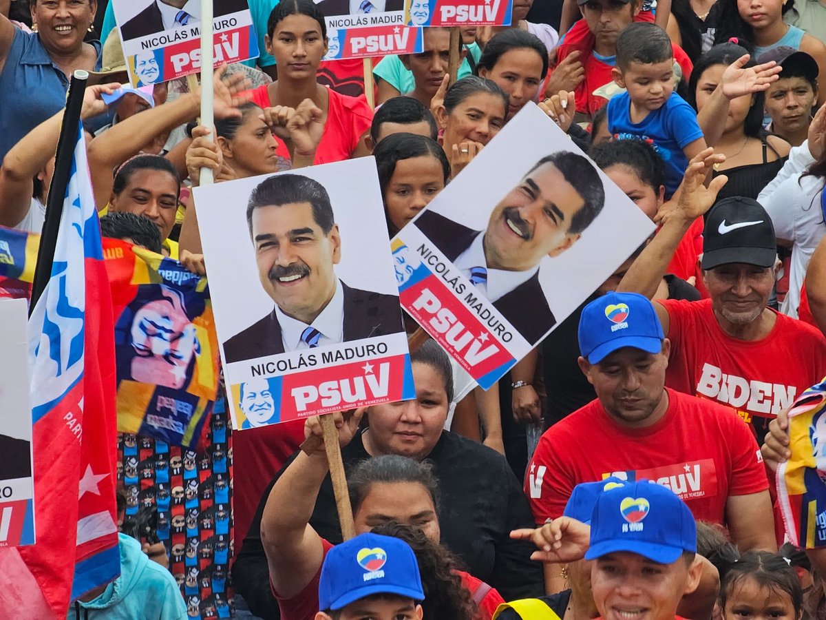 Se desbordó Guasdualito de pueblo valiente y patriota hoy en la mañana, apoyando la candidatura presidencial de ⁦<a href="/NicolasMaduro/">Nicolás Maduro</a>⁩, nuestro Gallo Pinto El 28/07 gana Nicolás #VenezuelaVaConTodo #MaduroPresidente <a href="/dcabellor/">Diosdado Cabello R</a> ⁦<a href="/delcyrodriguezv/">Delcy Rodríguez</a>⁩ ⁦<a href="/PartidoPSUV/">PSUV</a>⁩