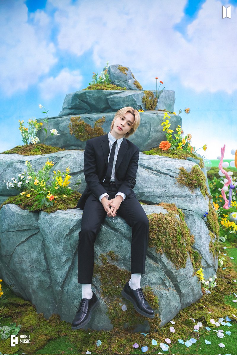 WORLDMUSICAWARD's tweet photo. #JIMIN's “Smeraldo Garden Marching Band" ft. #Loco tops the Worldwide iTunes Song chart for an 8th consecutive day!💪🌈🥁🥇🌎🎵✖️8⃣🕛👑👑❤️‍🔥
"SGMB" is #112 on the Worldwide Apple Music Song Chart after peaking at 82!🔥 

The "SGMB" has now over 13M views and 1.7M likes after trending at #1 on the YouTube Worldwide chart for multiple days!🔥 
WATCH: https://t.co/7PCUCp6qGM…

"SGMB" scored the Top New Entry on the Global Spotify weekly chart at #13 with 30.97M streams and the Top K-Pop Debut of 2024 at #36 on the US weekly Spotify Chart with 5.1M streams!  💪🔝🆕💥1⃣3⃣🌎🎧➕🔝2⃣0⃣2⃣4⃣🇰🇷💥3⃣6⃣🇺🇸🎧🔥

"SGMB" has surpassed 42 Million streams on Spotify after scoring the #1 K-Pop Debut of 2024 on Global Spotify, landing at #4 with 6.625 Million streams! 🔥
“SGMB” on Spotify so far:  
Day 1 — 8,641,850  
Day 2 — 6,973,122  
Day 3 — 6,093,037  
Day 4 — 6,033,868   
Day 5 — 4,691,682  
Day 6 —5,002,736 
Day 7 — 5,505,481 (+502,745)
Total: —   42,944,776

#JIMIN earned his BIGGEST Streaming day on Spotify in 2024 with over 18 Million streams on June 28! 
He surpassed 7 Million Monthly Listeners again this week on Spotify! JIMIN has so far reached a peak of 15,723,792!🔥

"SGMB" has surpassed 2 Million streams on MelOn! 🔥

“SGMB” reached #1 on the Global Top 200 K-Pop Shazam Chart with over 50,000 SHAZAMSand lifts 120-105 on Shazam Top 200 Songs Worldwide Chart! 🌍🔥

"SGMB" has debuted at #46 on this week's UK Official Singles Chart! It's Jimin's 3rd UK Top 40 hit!💪🥁🌈🆕💥4⃣6⃣🇬🇧🎶📈🔥👑💜
The song also debuts at #1 on the UK Official Singles Sales chart and UK Official Singles Downloads Chart!👏

“SGMB” has debuted at #1 on the Circle Download Chart  with less than 2 days of tracking and #44 on this week's Circle Digital Chart with 5,727,529 digital points after 2 days!🔥

“SGMB” debuted at #6 on the Oricon Weekly Digital Singles Chart with 5,520 Downloads in its first week! 🔥

"SGMB" is the FASTEST song of 2024 to reach #1 in 100 & 110 countries on iTunes, and scored an ALL-KILL at #1 in the 8 Top markets! 
#1. Australia 🇦🇺
#1. Brazil 🇧🇷
#1. Canada 🇨🇦
#1. France 🇫🇷 
#1. Germany 🇩🇪
#1. Japan 🇯🇵 
#1. UK 🇬🇧
#1. USA 🇺🇸

"SGMB" on iTunes (110x #1s):
#1 Antigua and Barbuda
#1 Argentina
#1 Armenia
#1 Australia
#1 Austria
#1 Azerbaijan
#1 Bahrain
#1 Barbados
#1 Belarus
#1 Belgium
#1 Belize
#1 Bermuda
#1 Bolivia
#1 Botswana
#1 Brazil
#1 Brunei Darussalam
#1 Bulgaria
#1 Burkina Faso
#1 Cambodia 
#1 Canada
#1 Cape Verde 
#1 Cayman Islands
#1 Chile
#1 Colombia
#1 Costa Rica
#1 Cyprus
#1 Czech Republic
#1 Denmark
#1 Dominica
#1 Dominican Republic
#1 Ecuador
#1 Egypt
#1 El Salvador
#1 Estonia
#1 Finland
#1 France
#1 Gambia
#1 Germany
#1 Ghana
#1 Greece
#1 Grenada 
#1 Guatemala
#1 Honduras
#1 Hong Kong
#1 Hungary
#1 India
#1 Indonesia
#1 Ireland
#1 Israel/Palestine
#1 Italy
#1 Japan
#1 Jordan
#1 Kazakhstan
#1 Kenya
#1 Kyrgyzstan
#1 Latvia
#1 Lebanon
#1 Lithuania
#1 Luxembourg
#1 Macau
#1 Malaysia
#1 Malta
#1 Mexico
#1 Micronesia
#1 Moldova
#1 Mongolia
#1 Namibia
#1 Nepal
#1 Netherlands
#1 New Zealand
#1 Nicaragua
#1 Niger
#1 Nigeria
#1 Norway
#1 Oman
#1 Panama
#1 Papua New Guinea
#1 Paraguay
#1 Peru
#1 Philippines
#1 Poland
#1 Portugal
#1 Qatar
#1 Romania
#1 Russia
#1 Saint Kitts and Nevis
#1 Saudi Arabia
#1 Singapore
#1 Slovakia
#1 Slovenia
#1 South Africa
#1 Spain
#1 Sri Lanka
#1 Swaziland
#1 Sweden
#1 Switzerland
#1 Taiwan
#1 Tajikistan
#1 Trinidad and Tobago
#1 Turkey
#1 Turkmenistan
#1 Uganda
#1 Ukraine
#1 United Arab Emirates
#1 United Kingdom
#1 United States
#1 Uzbekistan
#1 Venezuela
#1 Vietnam 
#1 Zimbabwe

JIMIN HISTORY MAKER JIMIN  
#JIMINrecordbreaker
#Smeraldo_Garden_Marching_Band  
#SmeraldoGardenMarchingBand