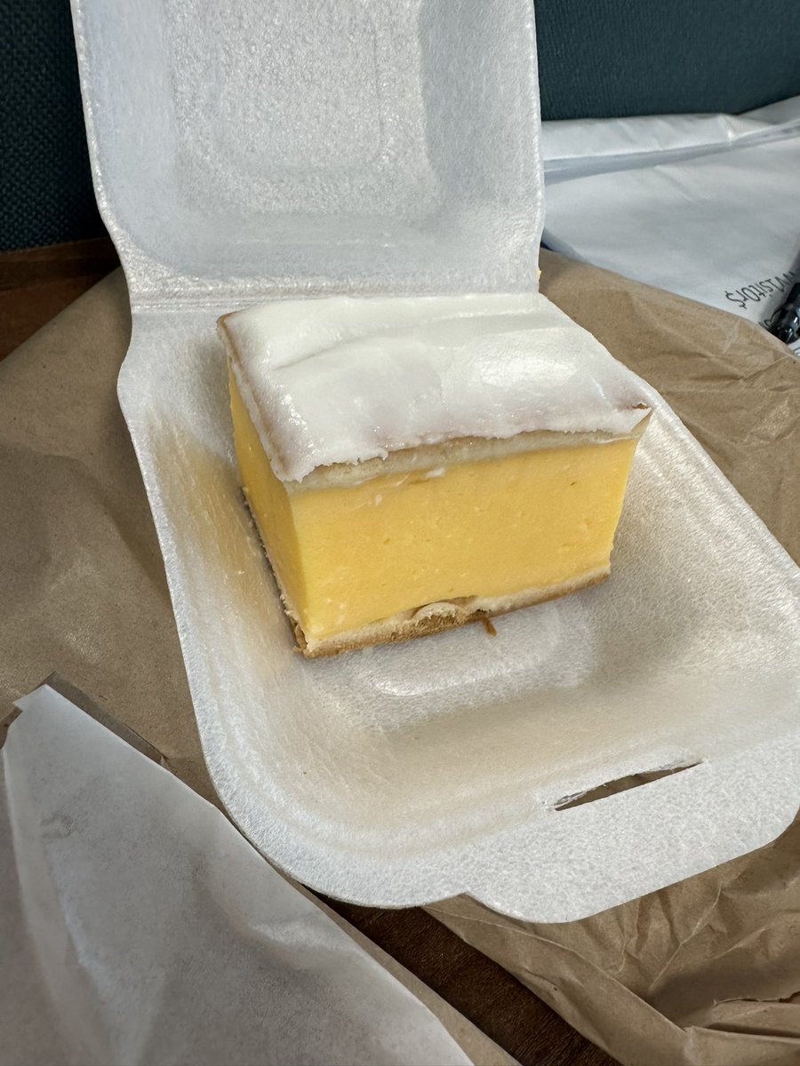 WalesMetro's tweet photo. Prince’s, Pontypridd
Always choose the custard slice when you visit!
#pontypridd #rct #princed https://t.co/hQt1v7owjX