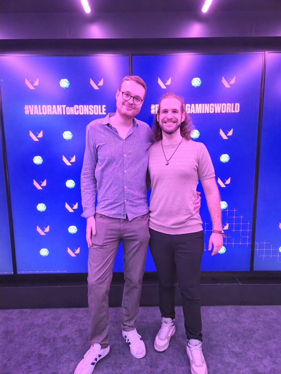 _LyNeX_'s tweet photo. What a great event from Red Bull at the #redbullgamingworld in lucern! We had the chance to try #VALORANTonCONSOLE (which was very hard) and we also had the chance to meet @mimimimichaela!
See you next time and thanks for the invite @RedBullCH โค๏ธ https://t.co/xN8vWvooDG