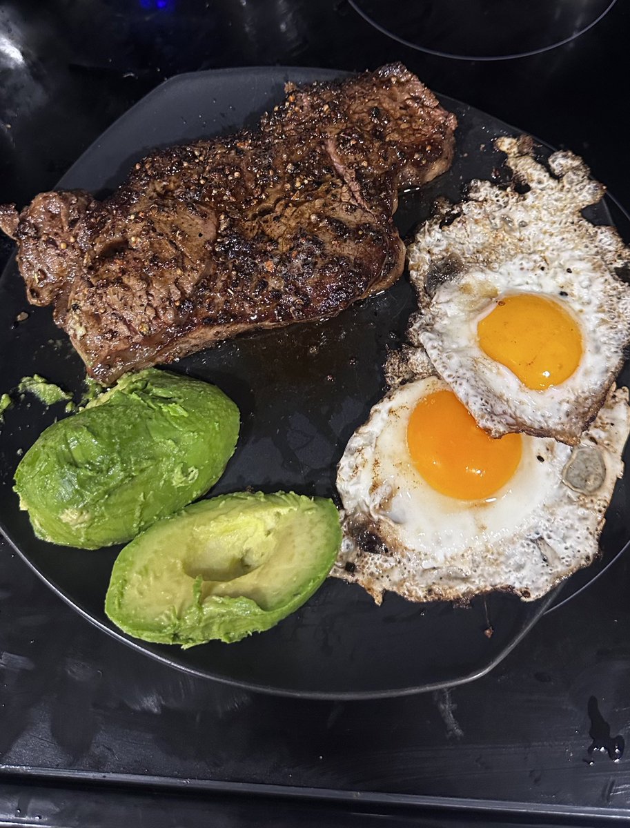 Figurez's tweet image. Did a 72hr fast that ended Thursday morning. I have only been eating like this since…I feel on top of the world. No brain fog, more energy, no drowsiness when I wake up.

Highly recommend to anyone that feels like shit non stop and needs to fully cleanse their body.