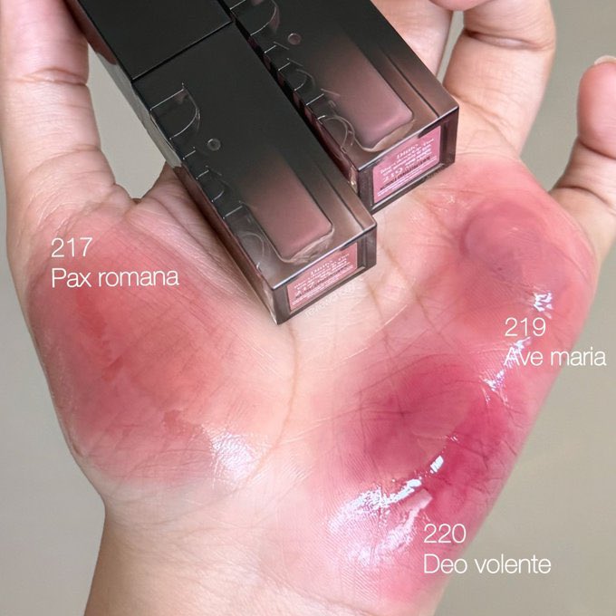 reviewchoey's tweet photo. ลิปที่ฉ่ำมาก แต่ทนมากกก dinto สีใหม่ เปิดตัวไป 6.6 หมดเกลี้ยง คืนนี้เติมสต๊อกแล้วว เตรียมมม สวยทนมากก

📍พิกัด : https://t.co/hJhFnFIrzy https://t.co/iyVWcir40g