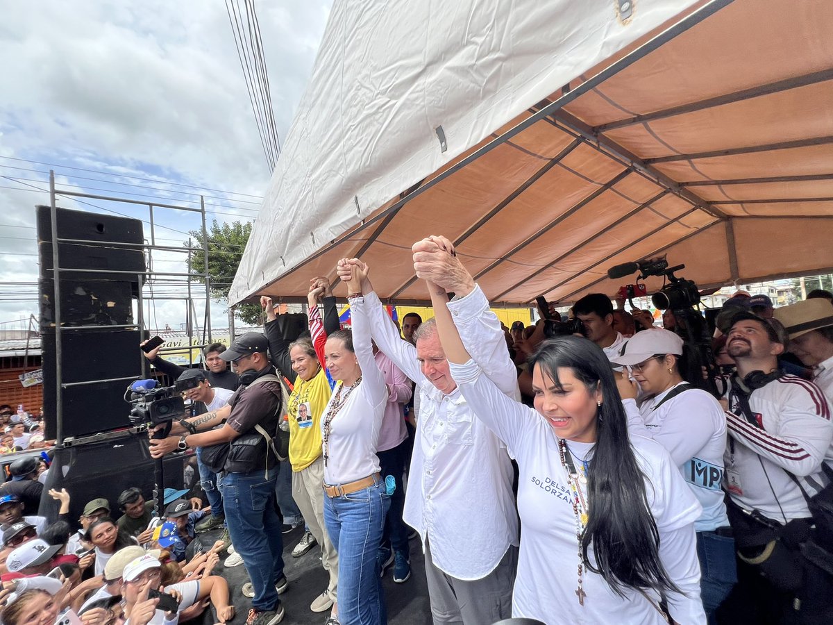 Encuentro Ciudadano (@enciudadanovzla) on Twitter photo ¡B A R I N A S! 🇻🇪
Nuestro llano barinés reitera su apoyo y respaldo al próximo presidente de Venezuela, <a href="/EdmundoGU/">Edmundo González</a>.
Este #28Jul votamos, cuidamos y cobramos.
#VenezuelaConEdmundo | #EnLaManitoPorEdmundo ¡B A R I N A S! 🇻🇪
Nuestro llano barinés reitera su apoyo y respaldo al próximo presidente de Venezuela, <a href="/EdmundoGU/">Edmundo González</a>.
Este #28Jul votamos, cuidamos y cobramos.
#VenezuelaConEdmundo | #EnLaManitoPorEdmundo