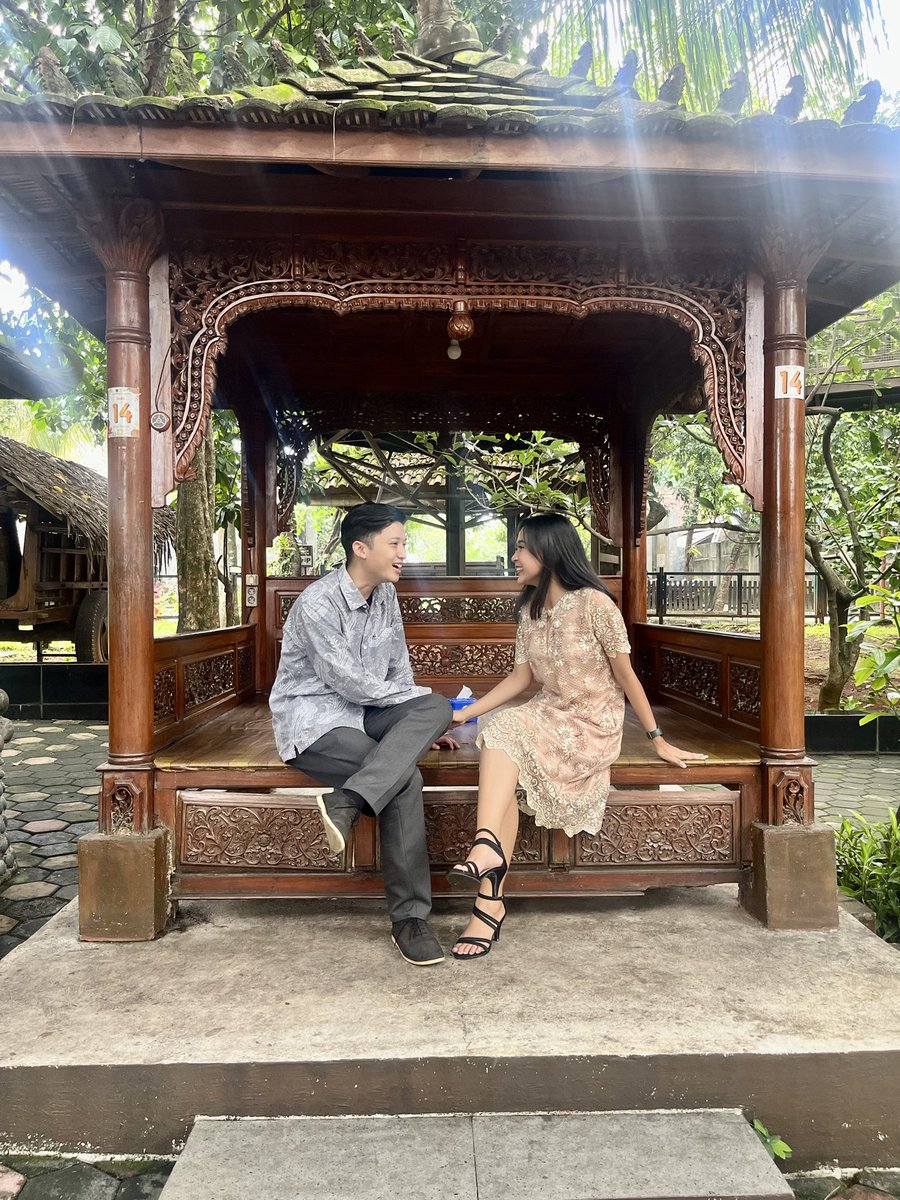 bungaadindar_'s tweet photo. —foto ini diambil tgl 29 juni dimana momen yang sangat amat spesial dihidup gua☺️, pertama aniv kita yang ke 2 tahun yang udh berhasil kita jalanin sampe skrg, kedua acara kaka sukses alhamdulillah. Terima kasih randy buat cerita dan pelajaran nya. I love you!💛💛 @Randyanttra1 https://t.co/Q1gtoi1Fcb