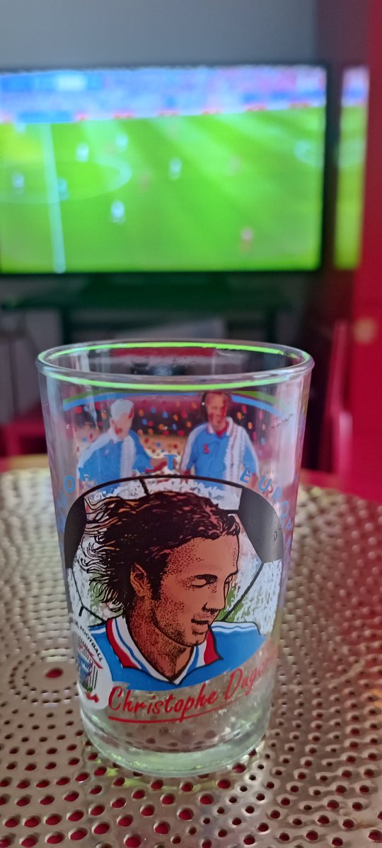 pmarsande's tweet image. Euro 1996 et verre collector Christophe #Dugarry #EURO2024 le même aux commentaires sur @M6