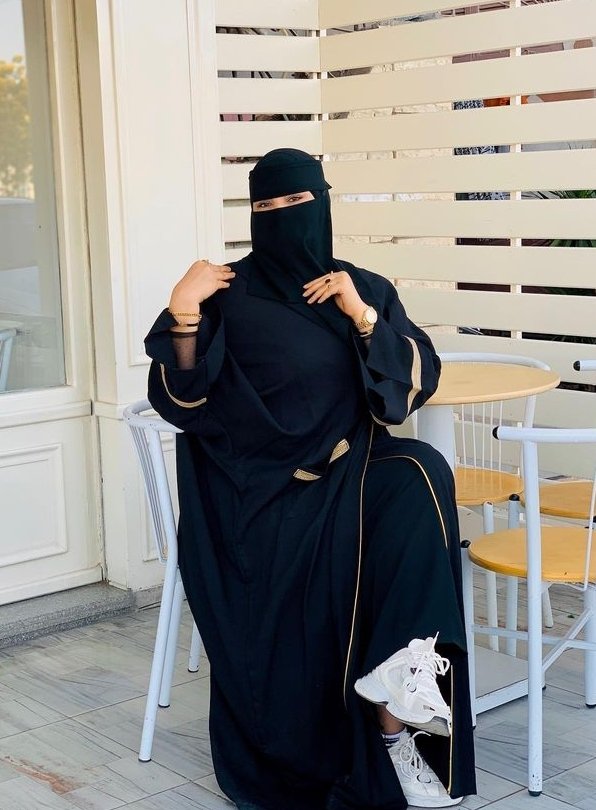 "الحمدُلله كثيرًا..كم حفّنا بلطفهِ في مكوثنا ومُضيّنا، ورعانا برعايته في غفلتنا ويقظتنا"