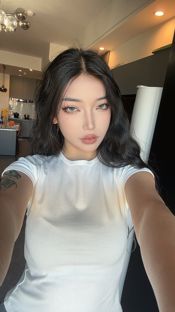 偷偷摸摸出现一下