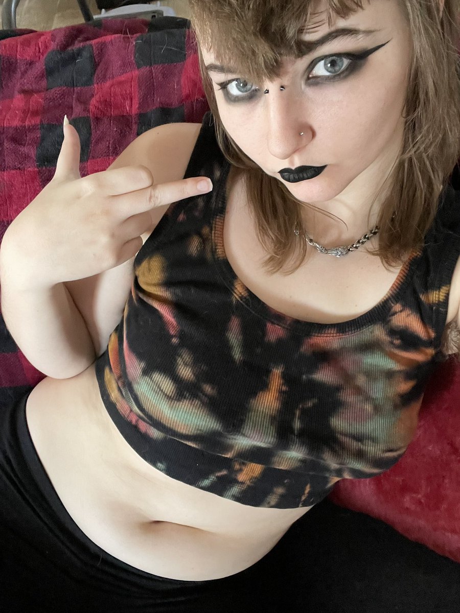 ToeBeansOccult's tweet photo. You love it when I flip you off don’t you

P.S I’m Live; Come make yourself useful

Findom Giantess Goth Drained Relapse https://t.co/CAq0FjgviQ