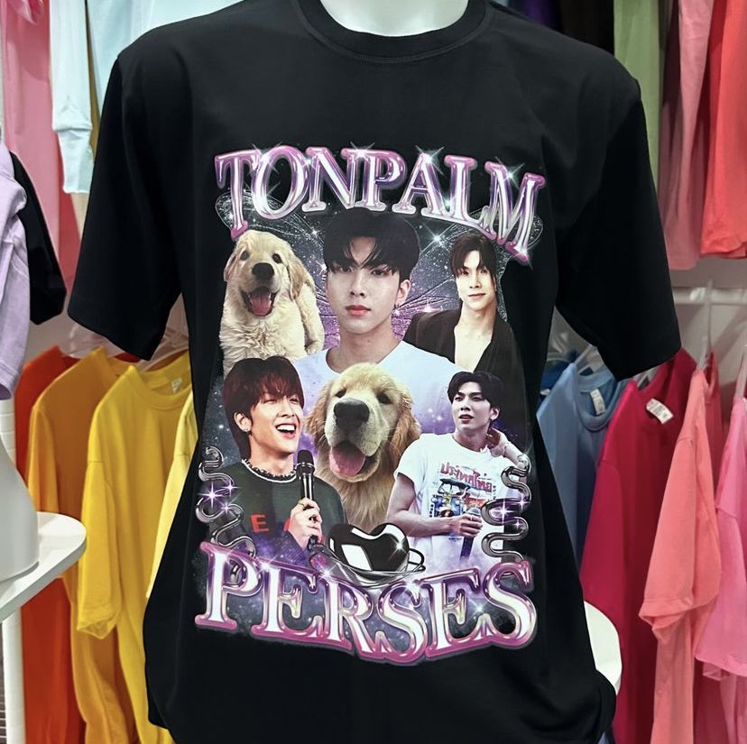luvperses4ever's tweet photo. 🐶: เอามาดิ
🐶: เอามา... 
🐶: ตัวนึง

ในที่สุดน้องเห็นแล้ว ตอนแรกคิดว่าสั่งทำมาใส่เองเฉยๆ ไม่ได้ทำเผื่อน้อง แต่น้องขอด้วย เห็นละดีใจ จัดไปคับผมเดี๋ยวไปสั่งทำเพิ่มเลยเดี๋ยวนี้🐶💖 #PALM_PERSES #PERSES #PERSES_TH https://t.co/xaqHP0OOO4