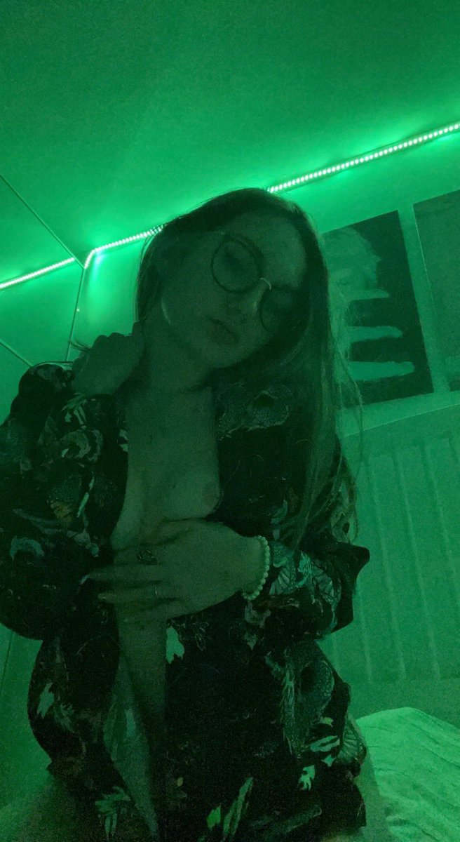 Gehe gleich duschen, wer möchte mitkommen?🫦