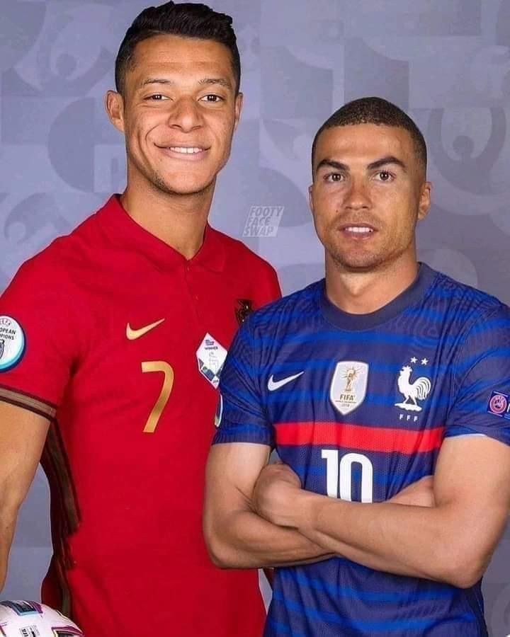 Fexilgame8's tweet photo. Ronaldo and Mbappe yesterday:
#GOAT #penaldo #Mbappe https://t.co/XGS285ZKgf