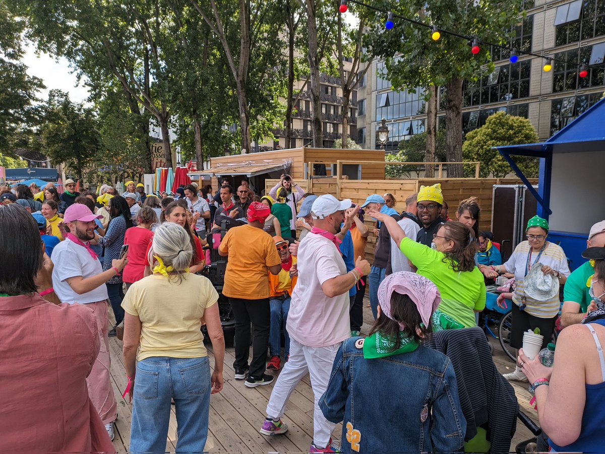 FrancoisDagnaud's tweet photo. Nouvelle édition du Bal arrangé à la guinguette de #ParisPlages Bassin de la Villette. Quand personnes valides et non-valides partagent piste et danses, chacun apprend de l'autre. Merci aux organisateurs @JohanAmselem ! https://t.co/llEvbh33MU