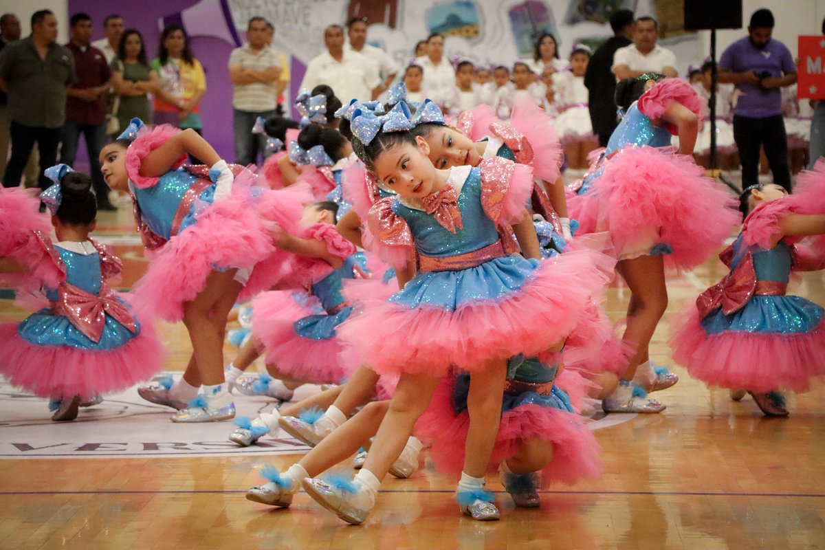 Una de nuestras tradiciones más bonitas para fomentar la unión y el trabajo en equipo son las Rondas Infantiles y Salto de Cuerda. 🎉🏆

¡Muchas felicidades a todos! 

#TeQuieroMás #TransformandoVictoria #DIFVictoria #CdVictoria #MensajerosdePaz #DIFTamaulipas