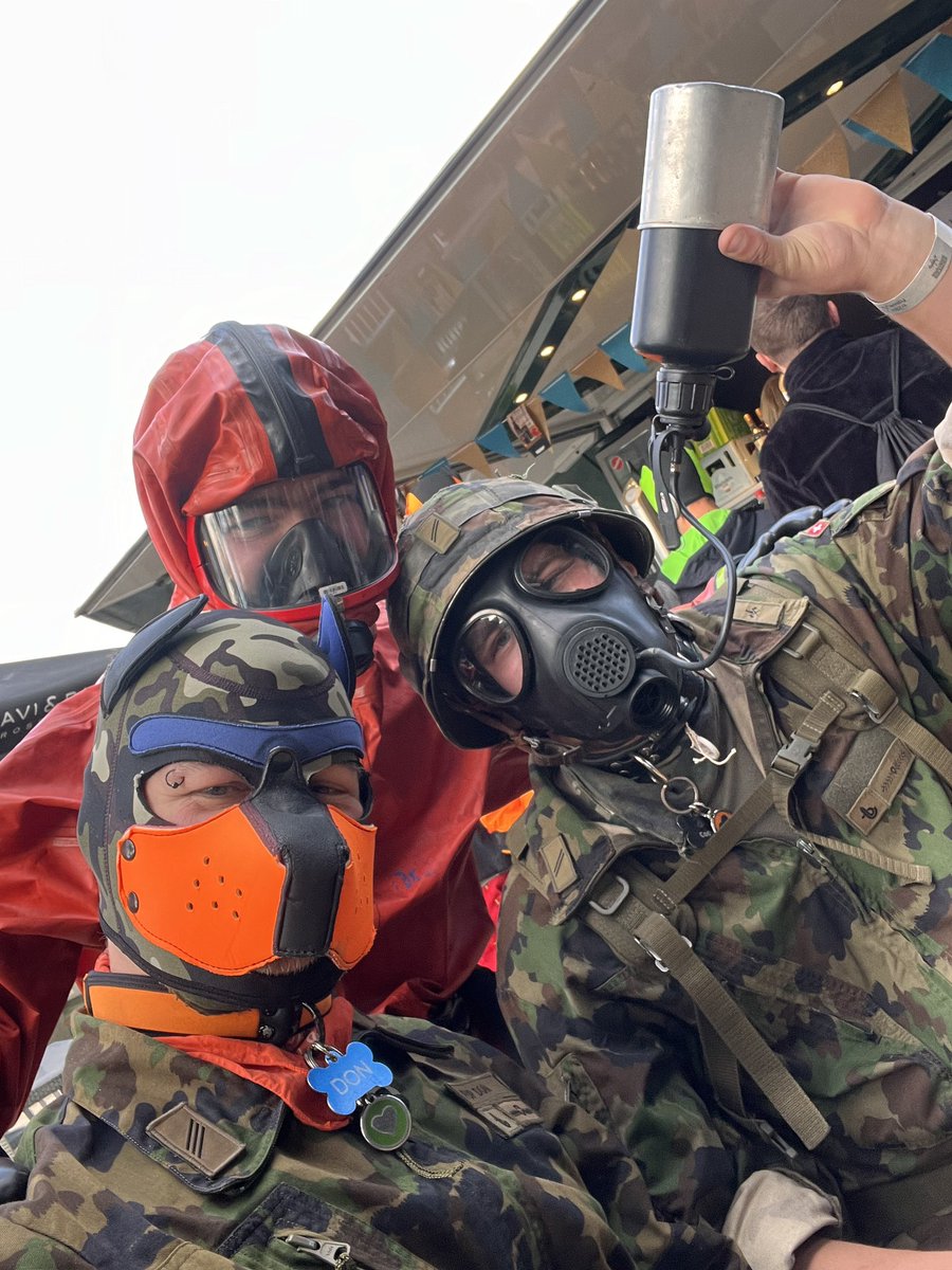 Greetings from the summer fest with many friends in Bottrop.
w/ <a href="/WschlKpf01/">𝙒𝙎𝘾𝙃𝙇 𝙆𝙋𝙁💤</a> <a href="/doggy_rescue/">Rescue_Doggy</a> <a href="/gregingear/">Greg 🇨🇭</a>