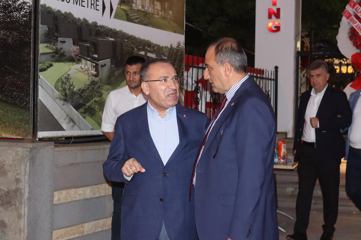 📍Ankara/İncek

Türkiye Kamu-Sen Teşkilatlanmadan Sorumlu Genel Başkan Yardımcısı Yücel Kazancıoğlu’nun Kıymetli Evladı ve Aksan Ailesinin Kıymetli Evlatları Nezide ve Oğuz Kaan çiftinin düğün merasimine katılarak bu mutlu günlerine şahitlik ettik,Allah bir ömür boyu mutluluklar