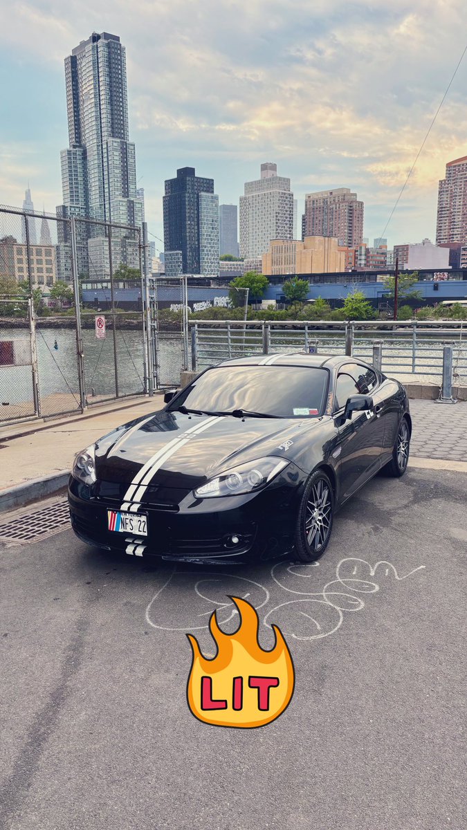 antai_22's tweet image. #racingstripes #hyundaitiburon #newyorkcity #vvividvinyl