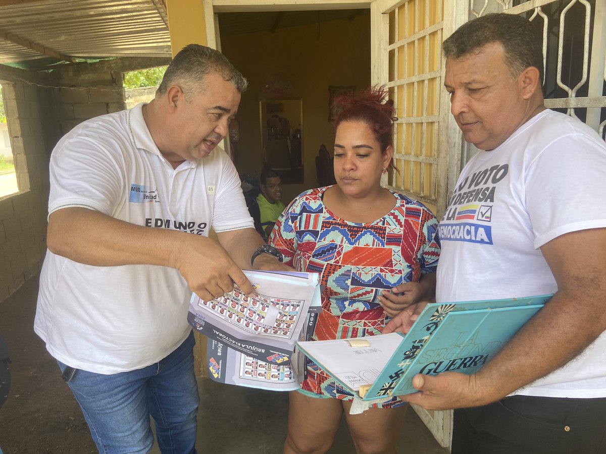 MonagasAD's tweet photo. Hoy desde costo arriba, en contacto con nuestra gente en un Casa por casa enseñando a votar por @EdmundoGU en la tarjeta de la MUD Unidad. En acción democratica en resistencia estamos comprometidos con la Unidad y el cambio. #ADConecta https://t.co/i4kskN1Yzf