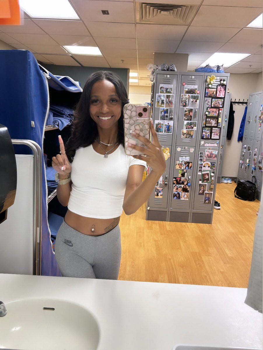 Adrianne Charmai ✨ tweet media