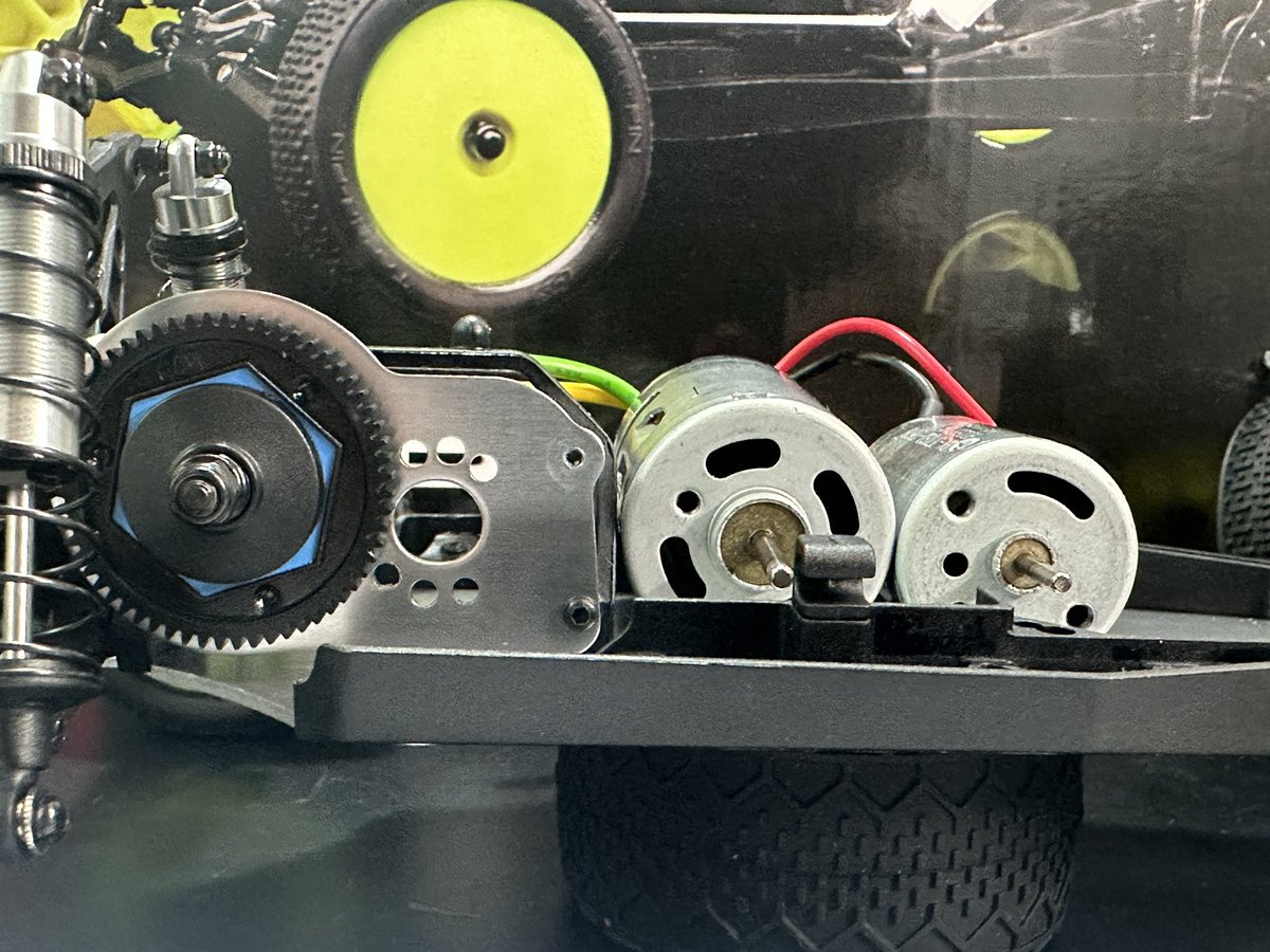 modeo_SCF's tweet photo. おはようございます。
Mini-Bユーザお助けあれ!
370も380もモータマウントの穴に
付けられません💦😰😱
これは加工が必要?或いはブラシモータはOPのモータマウントが必要とかでしょうか?
ネット検索では見つけられず…ご教授下さい。
#MiniB https://t.co/JHMdvR4LKI