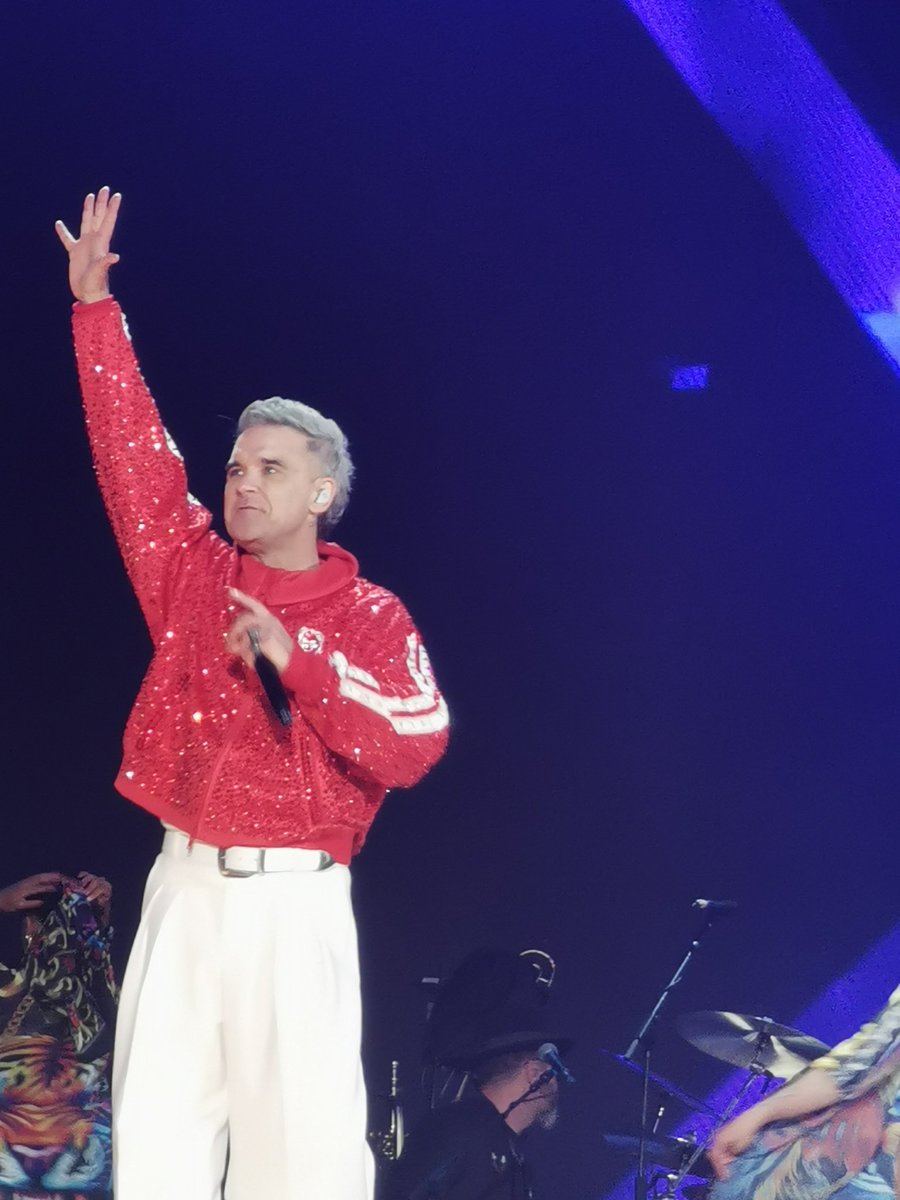tsince1990's tweet photo. Thank you Bossman 😎🔥
You delivered and we received your energy ⚡🙌🏽
That was insane Robs 🌟
I wuvs ewe very much ❤️ x x
@robbiewilliams #robbiewilliams
#xxvtour #BSTHydePark @BSTHydePark #MyWilliamsWorld https://t.co/2ZorOowh00