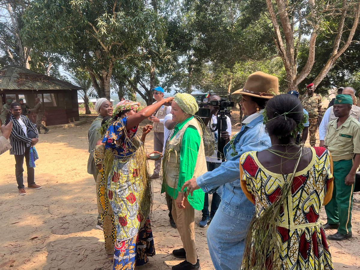 <a href="/AminaJMohammed/">Amina J Mohammed</a> au parc national côtier de Conkouati-Douli, 1 environnement mixte abritant oiseaux migrateurs, gorilles des plaines, chimpanzés,  forêts &amp; savanes. Activités du parc: sensibilisation communautaire, recherche  &amp; développement de l'écotourisme. <a href="/MatondoRosalie1/">Matondo Rosalie</a>