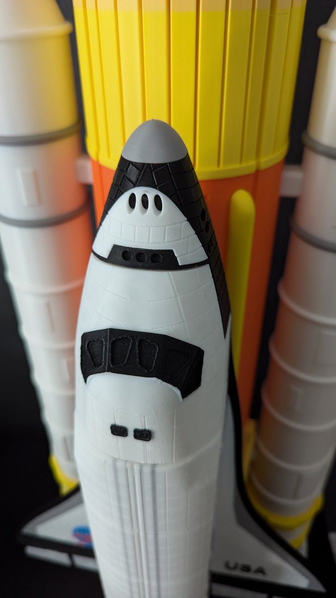 JulioPastro's tweet photo. Space Shuttle Endeavor. https://t.co/EbjQ8lEA1V